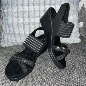 ⭐️BRAND NEW Sketchers memory foam wedges ⭐️